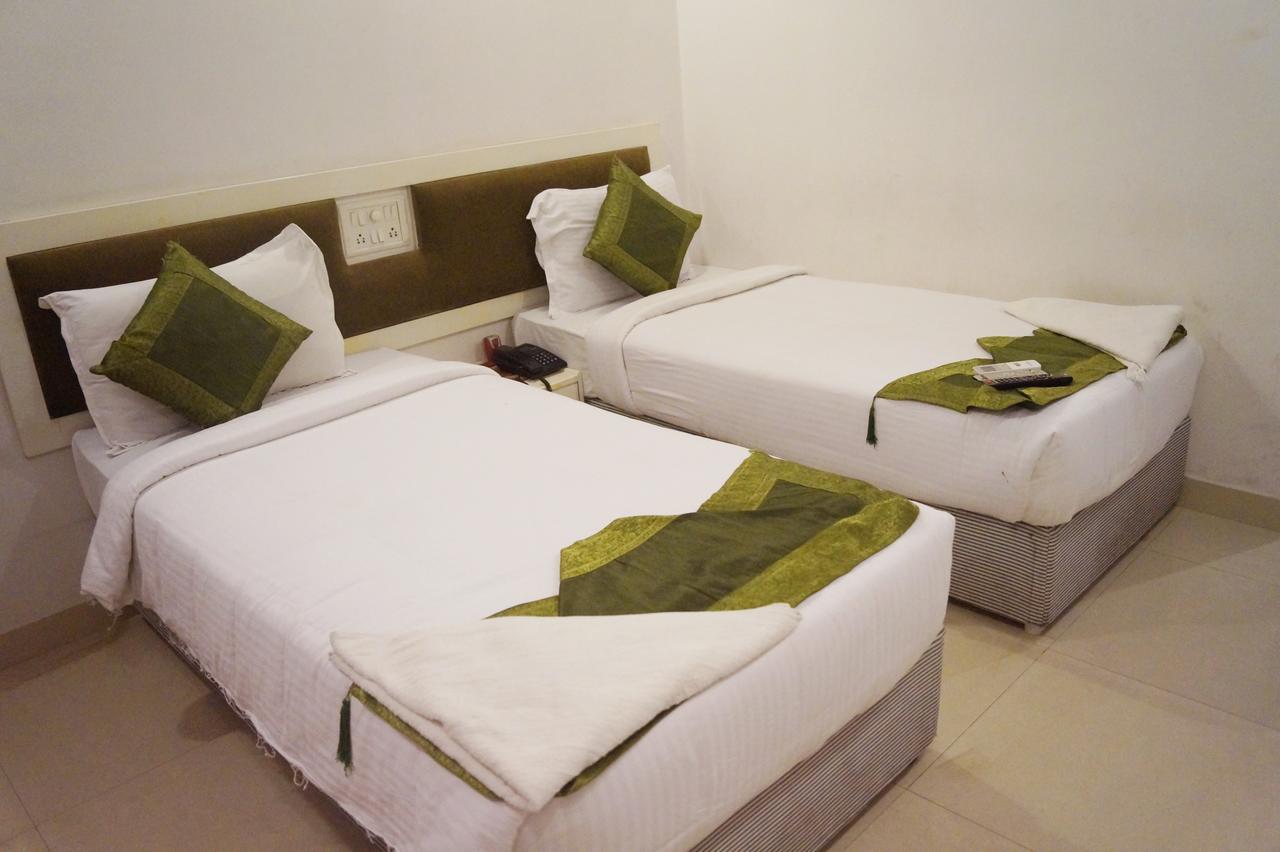 Arihant Hotel Hyderabad Exterior photo